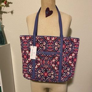 NWT Vera Bradley small trimmed Vera tote in Magenta Medallion